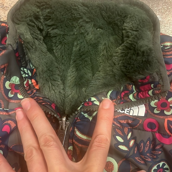 The North Face reversible jacket like new - Picture 3 of 8